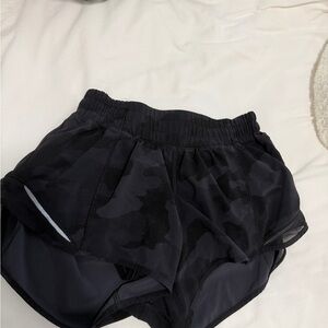 Lululemon Hotty Hot Low-Rise Lined Short 2.5"